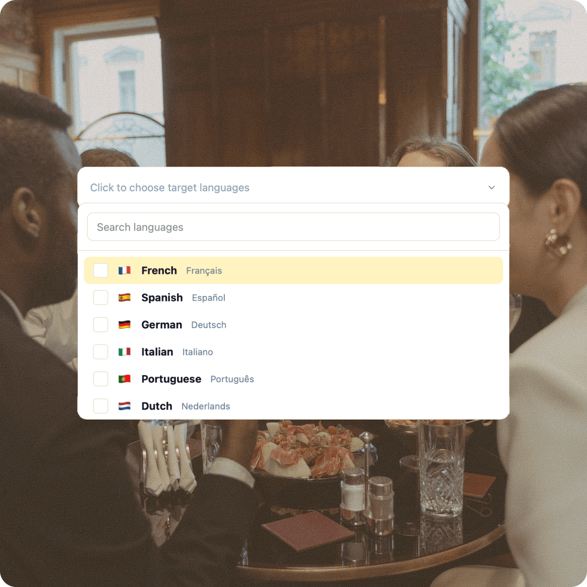 Menu language selection with French, Spanish, Italian, Portuguese and Dutch, over a restaurant dining scene.