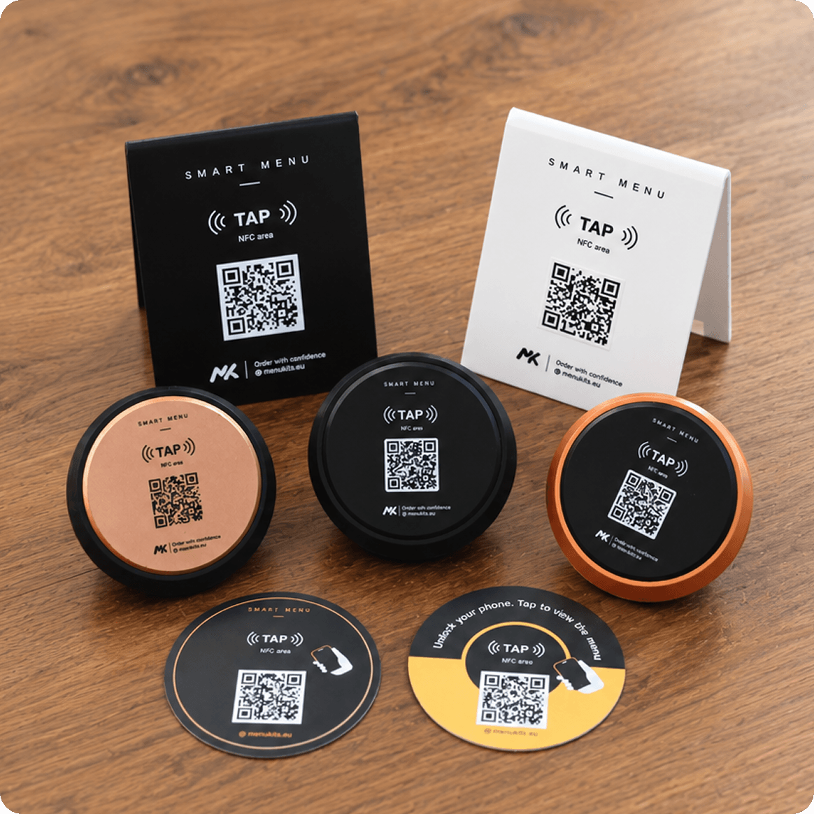 Round and standing Menukits NFC cards with QR codes in several finishes.